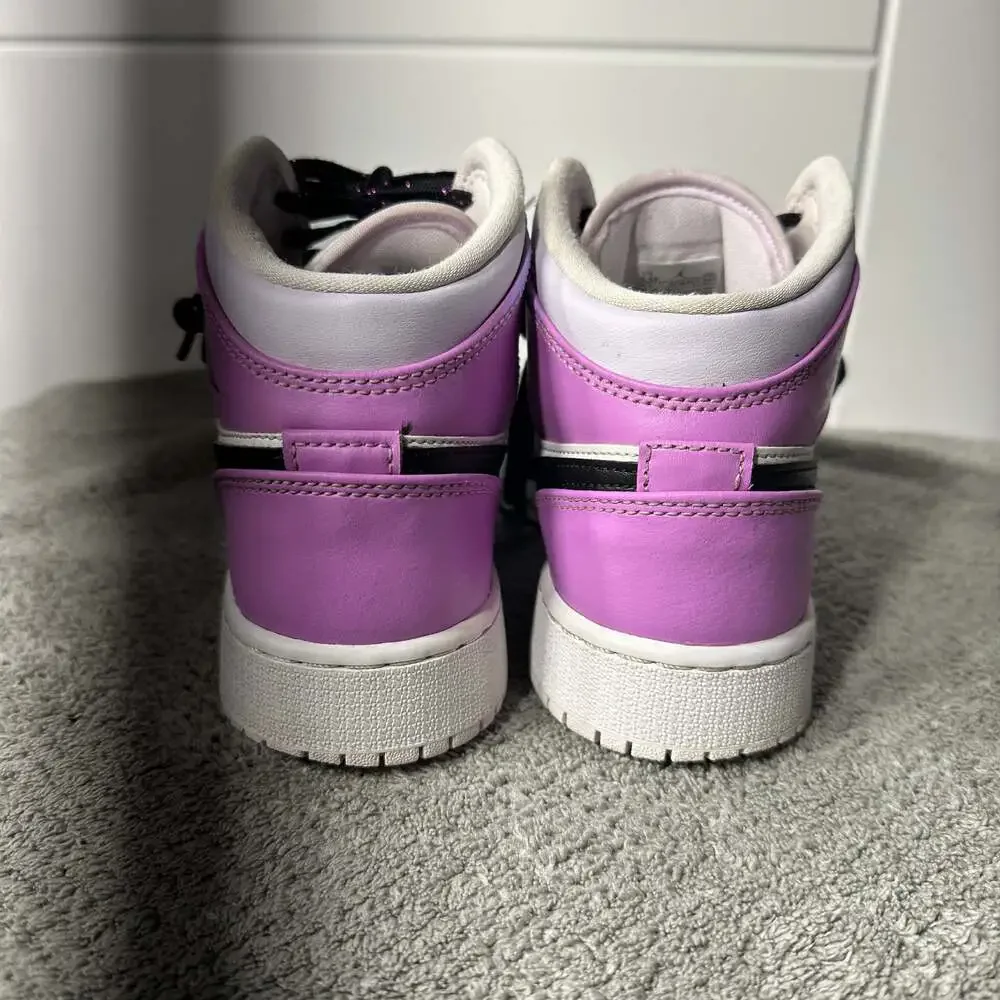Nike step out